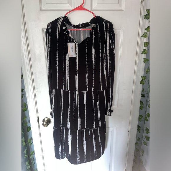 LulaRoe Annabelle, Vertical Striped Dress - Picture 2 of 8